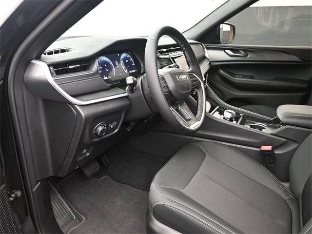 new 2025 Jeep Grand Cherokee L car, priced at $39,773
