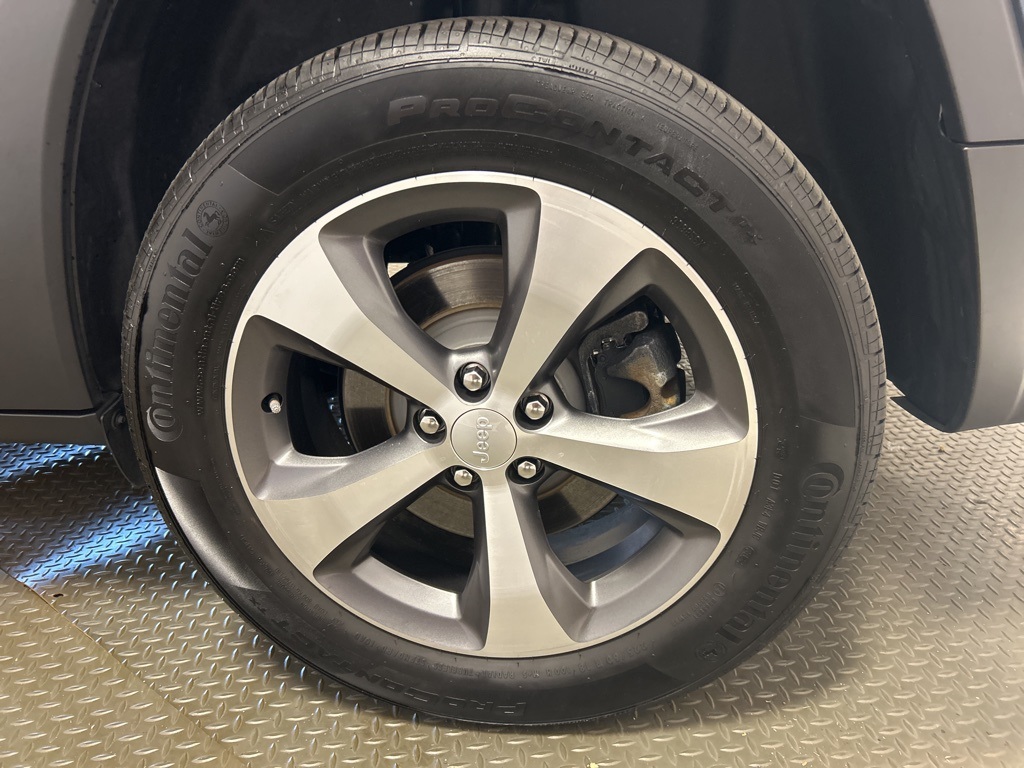 used 2021 Jeep Cherokee car, priced at $20,989