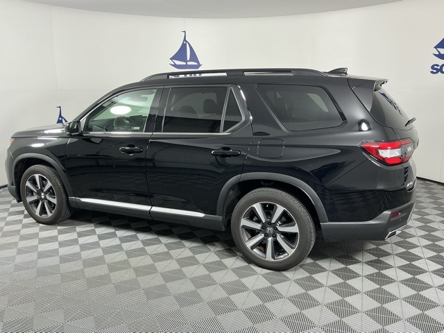 used 2025 Honda Pilot car, priced at $47,150