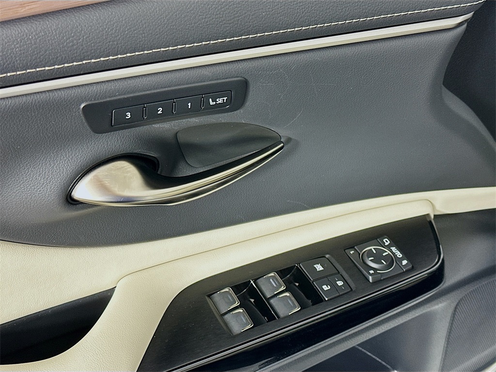 used 2024 Lexus ES car, priced at $40,990