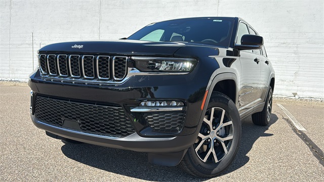 new 2025 Jeep Grand Cherokee car, priced at $45,025