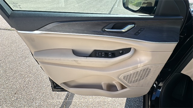 new 2025 Jeep Grand Cherokee car, priced at $45,025