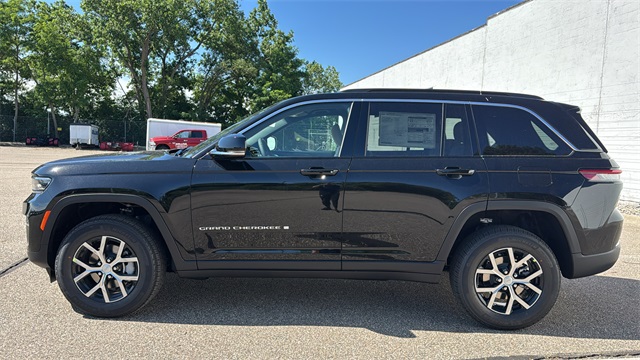 new 2025 Jeep Grand Cherokee car, priced at $45,025