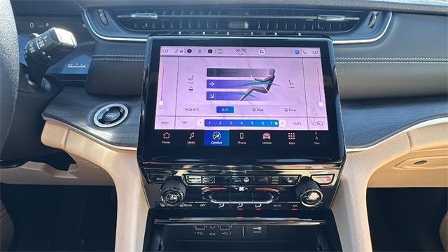 new 2025 Jeep Grand Cherokee car, priced at $45,025