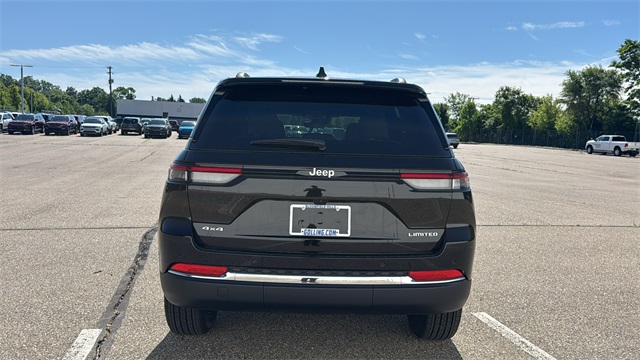 new 2025 Jeep Grand Cherokee car, priced at $45,025