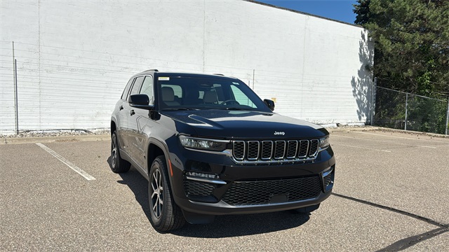 new 2025 Jeep Grand Cherokee car, priced at $45,025