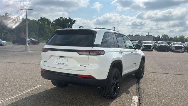 new 2025 Jeep Grand Cherokee car, priced at $46,922