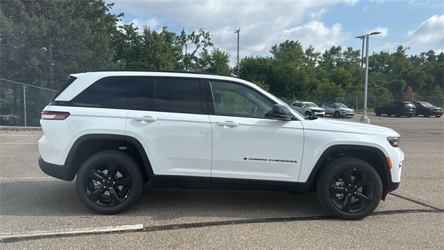 new 2025 Jeep Grand Cherokee car, priced at $46,922