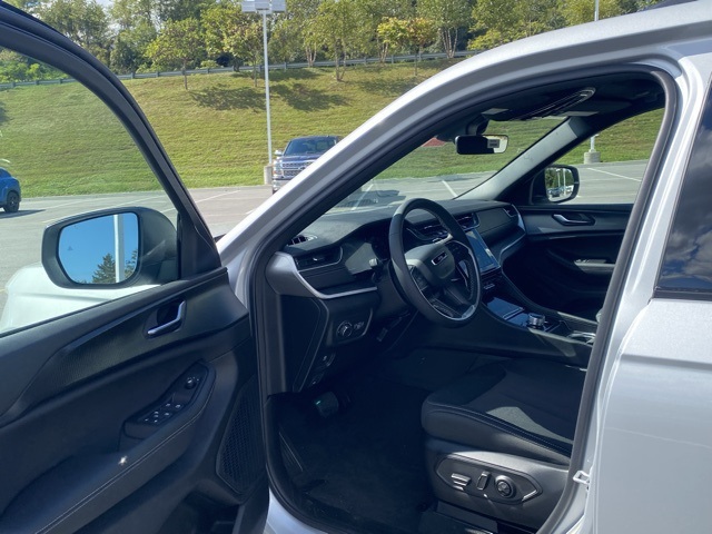 new 2025 Jeep Grand Cherokee car, priced at $32,922