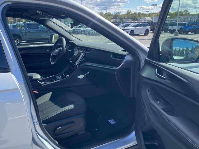 new 2025 Jeep Grand Cherokee car, priced at $32,922