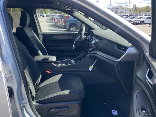 new 2025 Jeep Grand Cherokee car, priced at $32,922