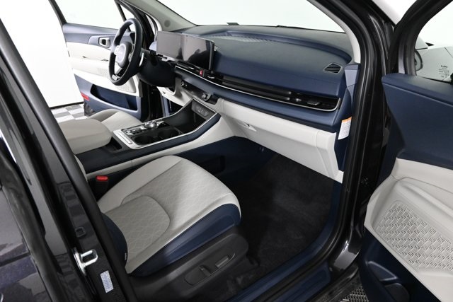 new 2025 Kia Carnival Hybrid car, priced at $43,632