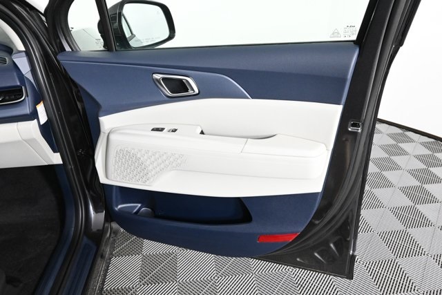 new 2025 Kia Carnival Hybrid car, priced at $43,632