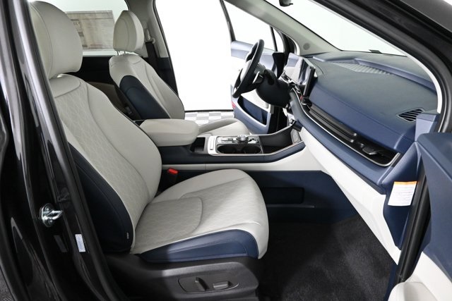 new 2025 Kia Carnival Hybrid car, priced at $43,632