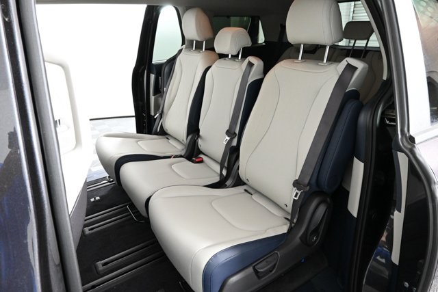new 2025 Kia Carnival Hybrid car, priced at $43,632