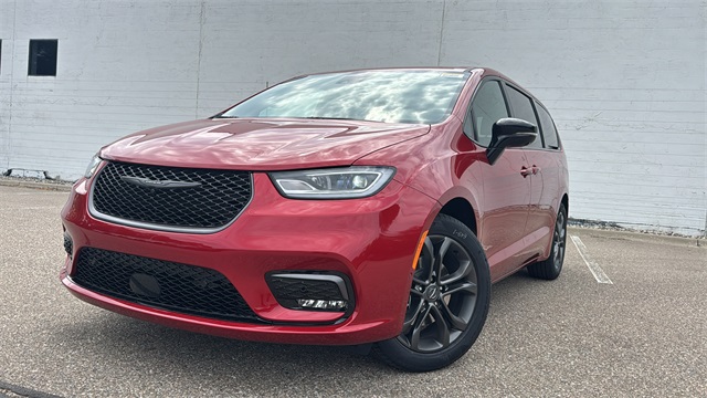 new 2026 Chrysler Pacifica car, priced at $45,880
