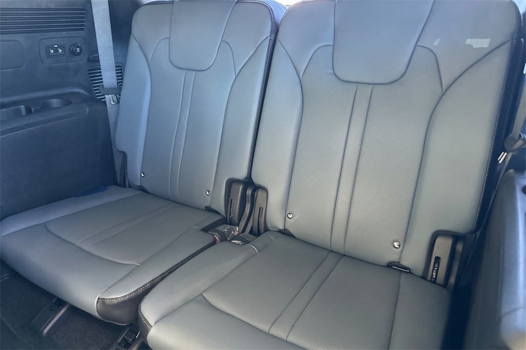 new 2025 Kia Sorento Hybrid car, priced at $48,825