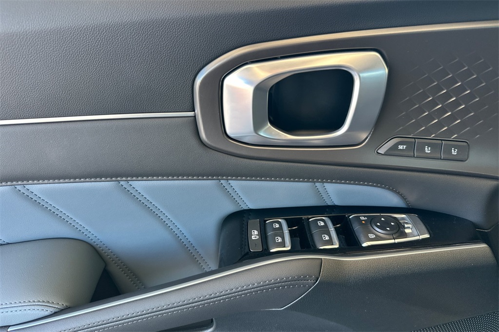 new 2025 Kia Sorento Hybrid car, priced at $48,825