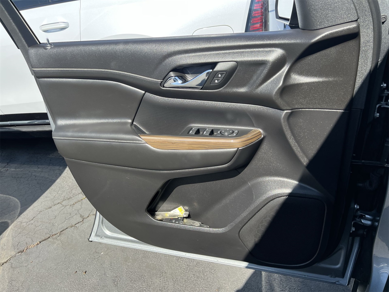 used 2023 GMC Acadia car, priced at $30,993