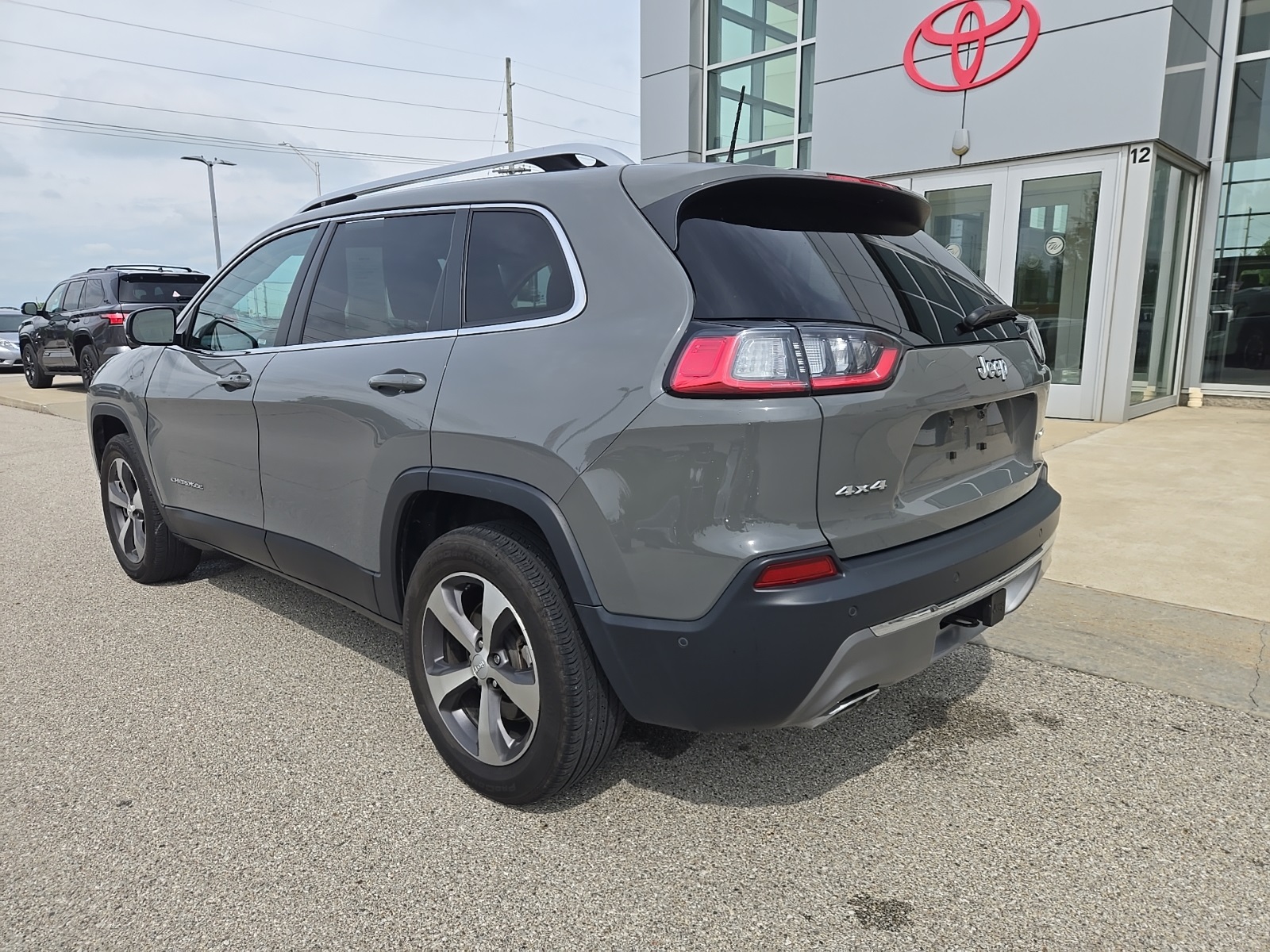used 2020 Jeep Cherokee car, priced at $21,846