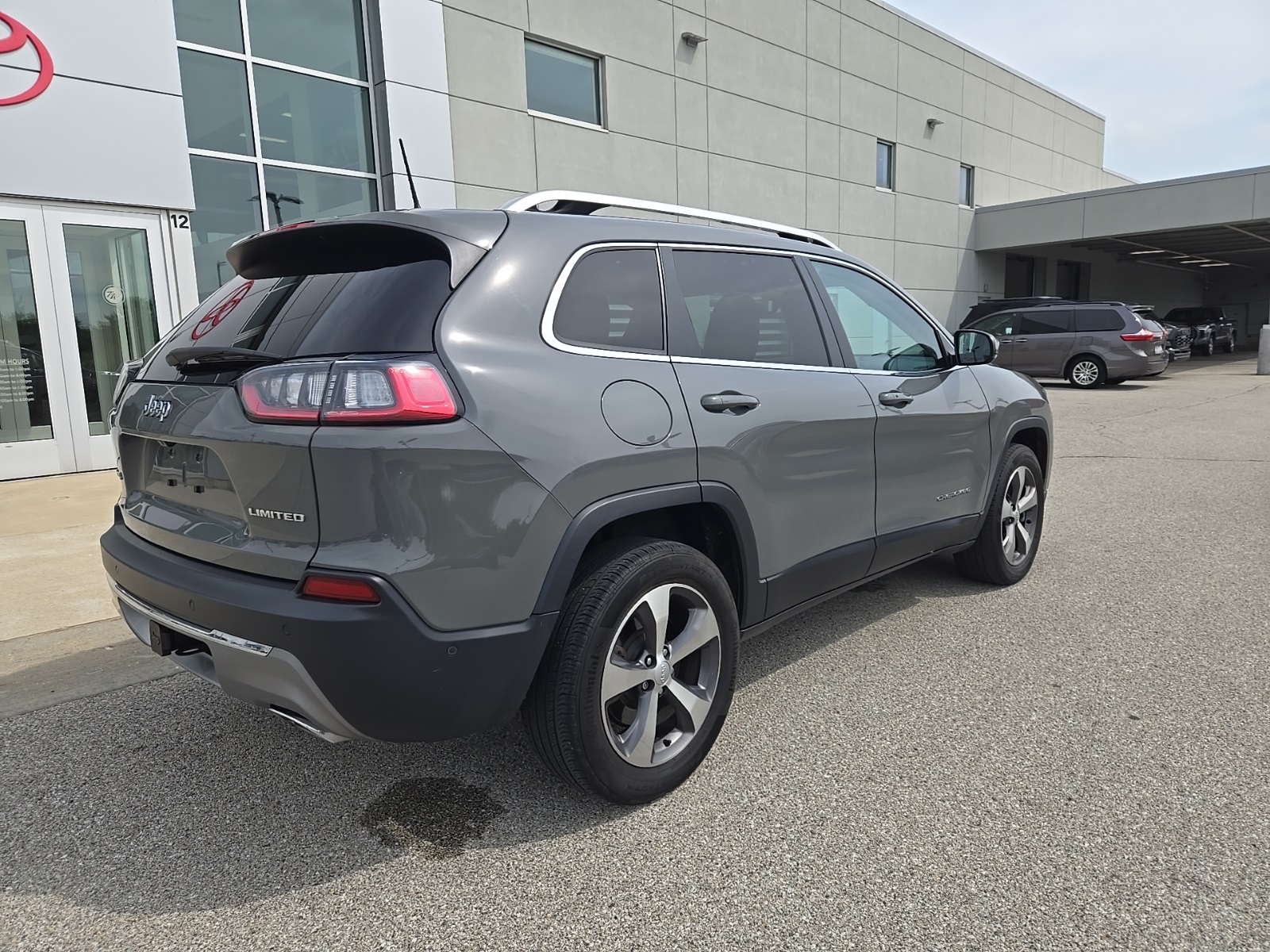 used 2020 Jeep Cherokee car, priced at $21,846