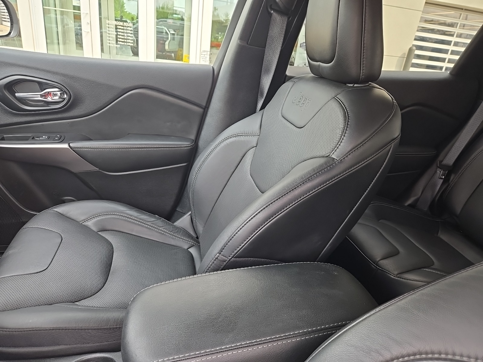 used 2020 Jeep Cherokee car, priced at $21,846