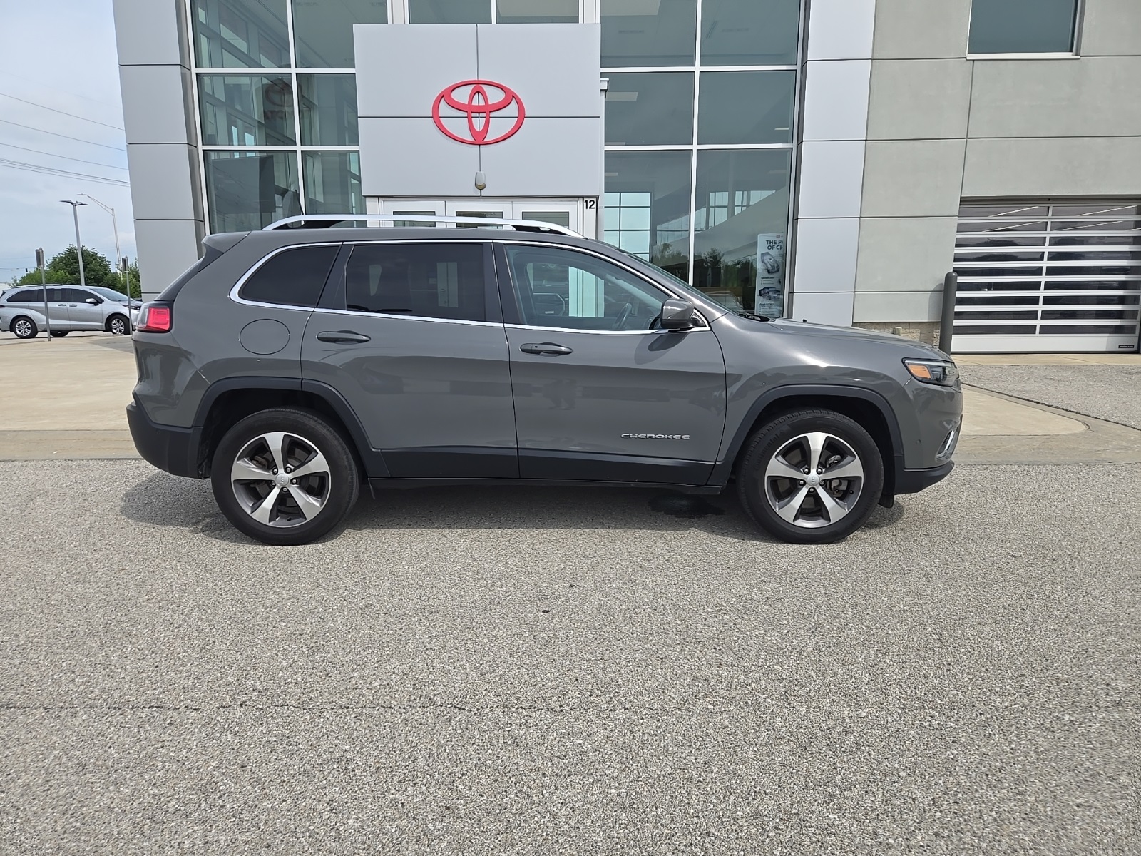 used 2020 Jeep Cherokee car, priced at $21,846