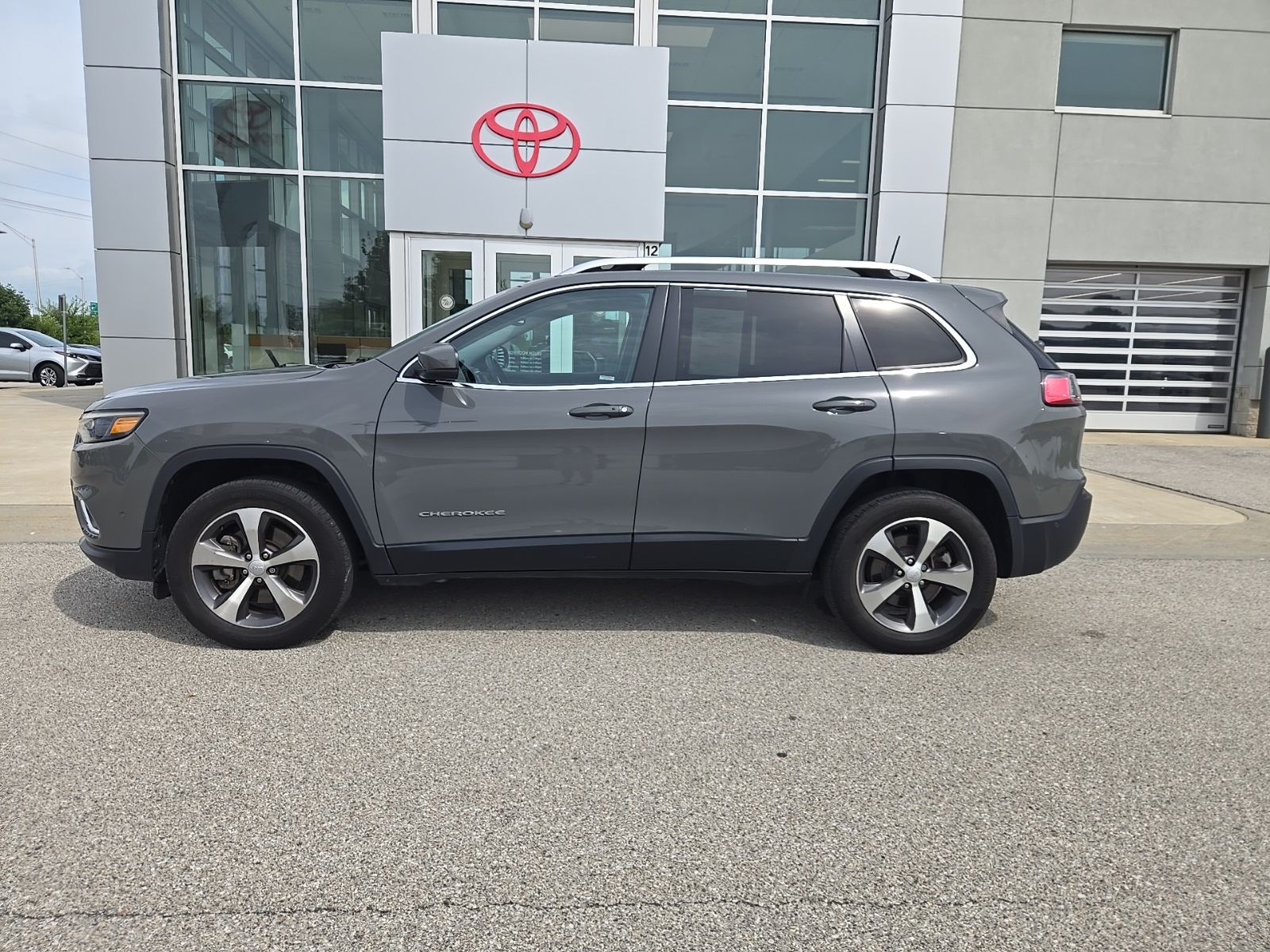 used 2020 Jeep Cherokee car, priced at $21,846