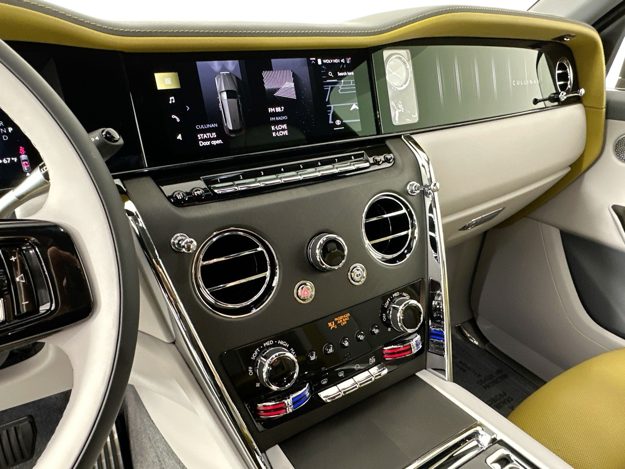 new 2026 Rolls-Royce Cullinan car, priced at $514,750