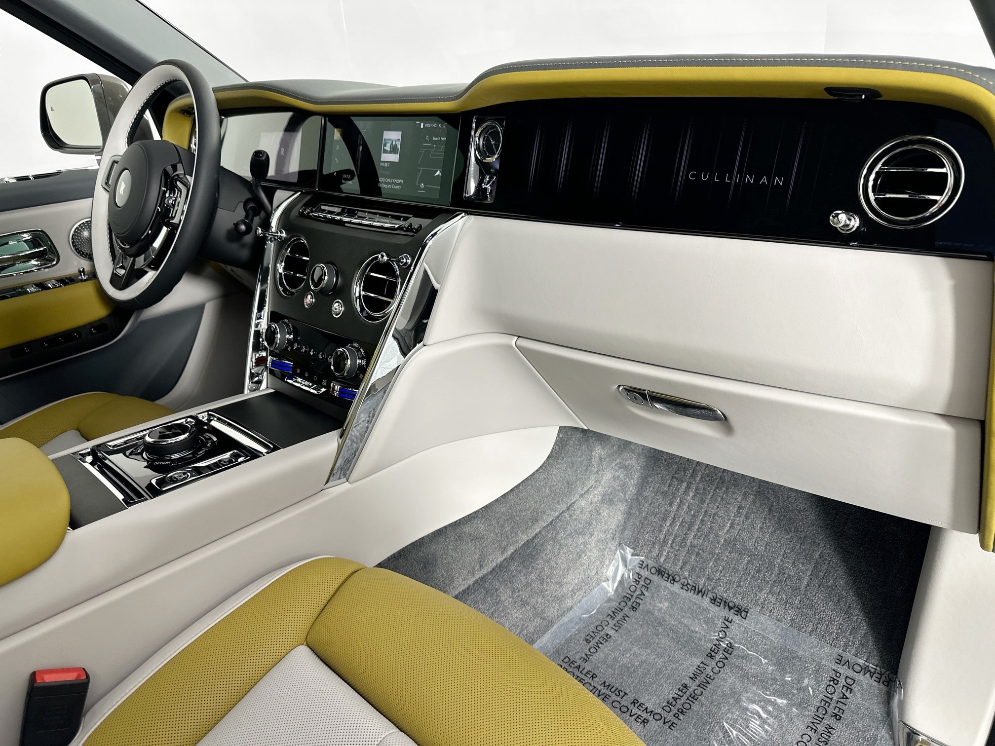 new 2026 Rolls-Royce Cullinan car, priced at $514,750