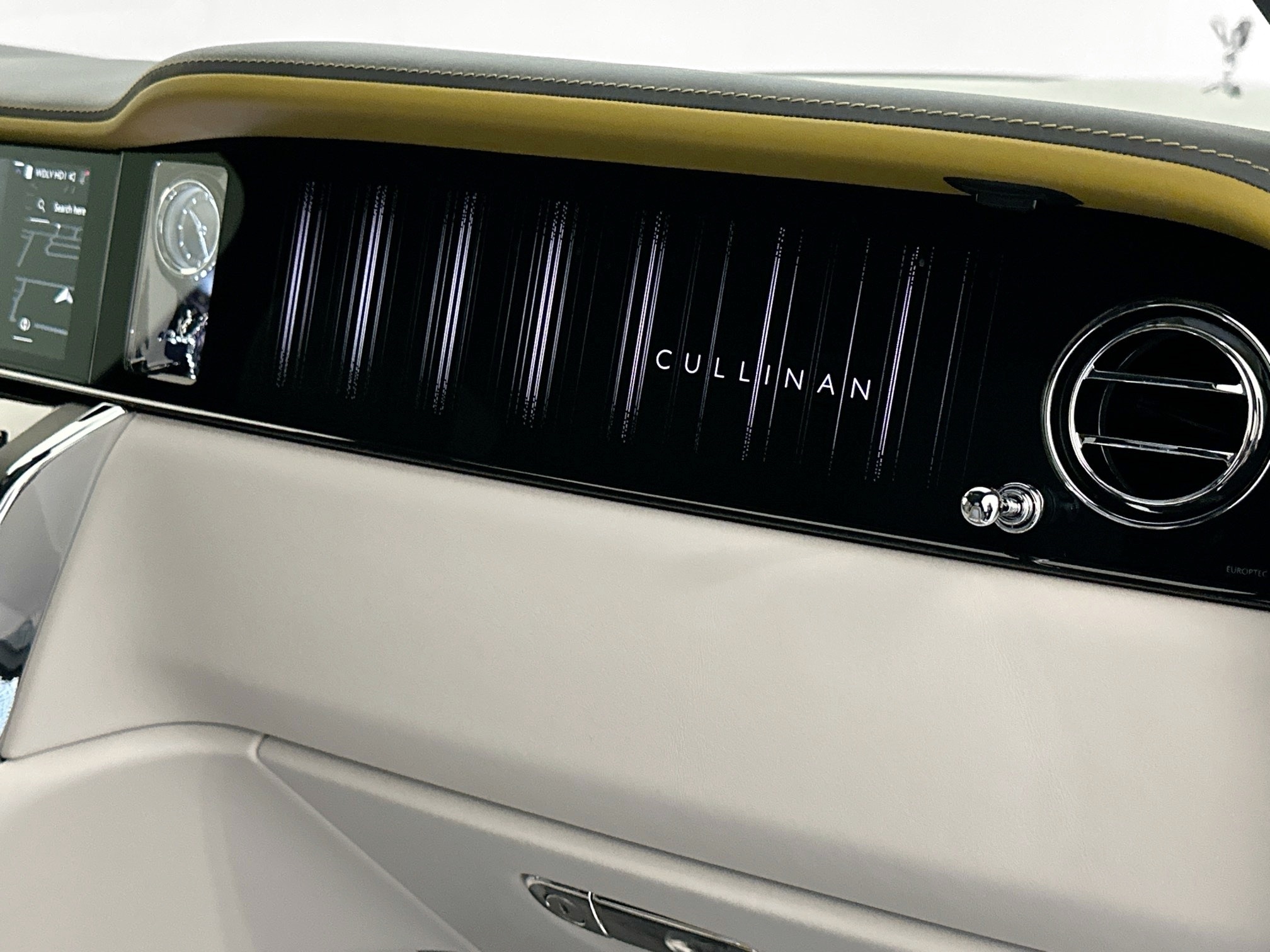 new 2026 Rolls-Royce Cullinan car, priced at $514,750