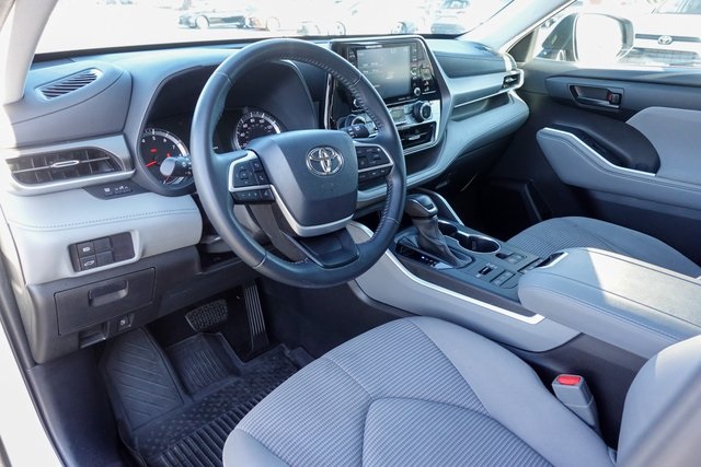 used 2022 Toyota Highlander car, priced at $32,622