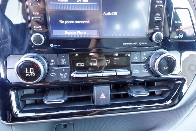 used 2022 Toyota Highlander car, priced at $32,622