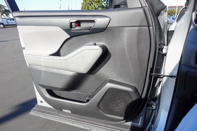 used 2022 Toyota Highlander car, priced at $32,622