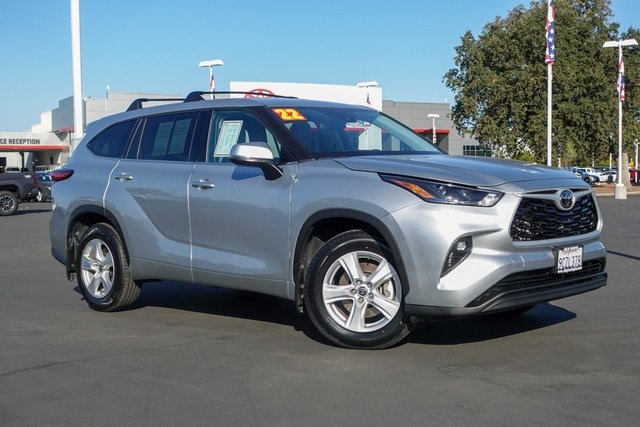 used 2022 Toyota Highlander car, priced at $32,622
