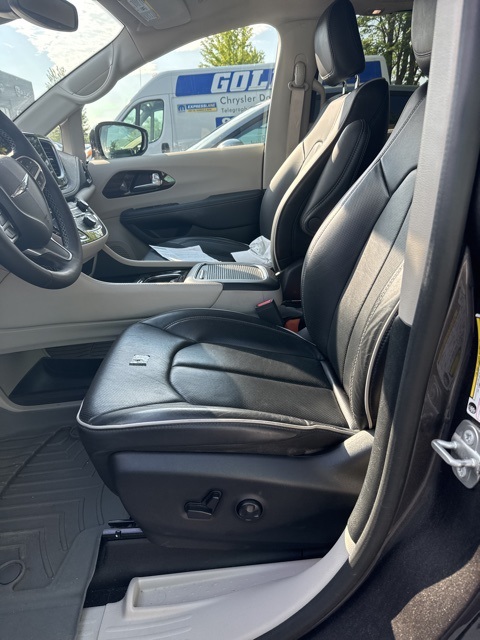 used 2023 Chrysler Pacifica car, priced at $38,348