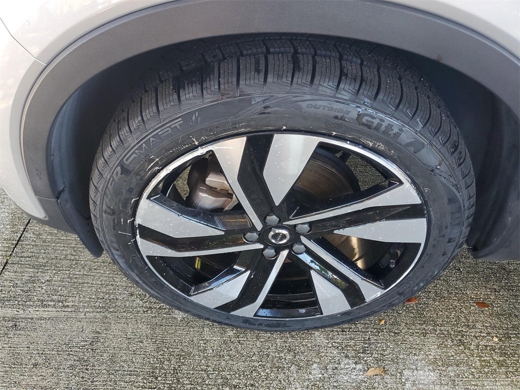 used 2023 Volvo XC40 car, priced at $30,895