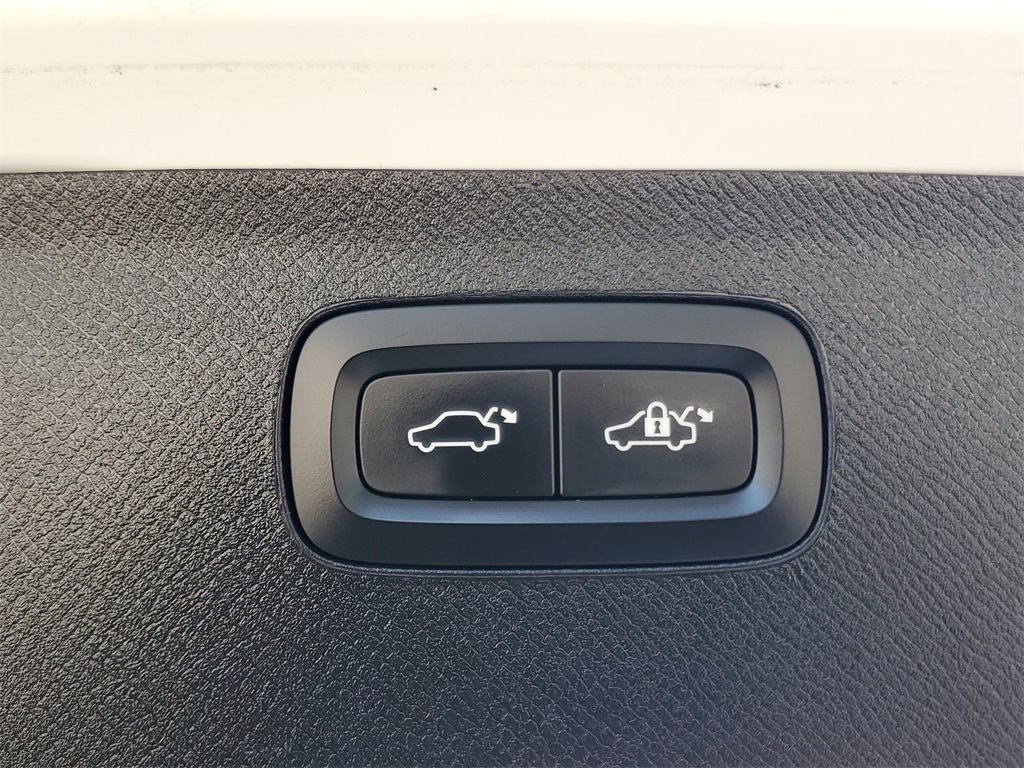 used 2018 Volvo XC90 car, priced at $29,495