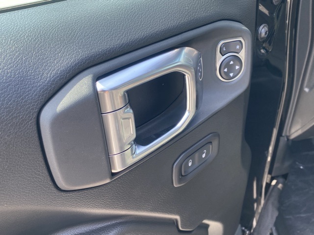 new 2025 Jeep Wrangler car, priced at $40,528