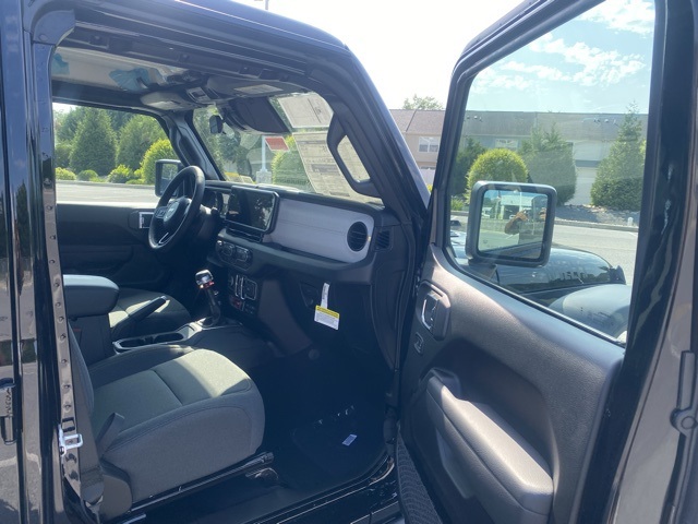 new 2025 Jeep Wrangler car, priced at $40,528