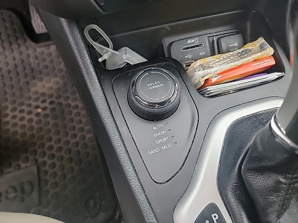 used 2016 Jeep Cherokee car, priced at $15,000