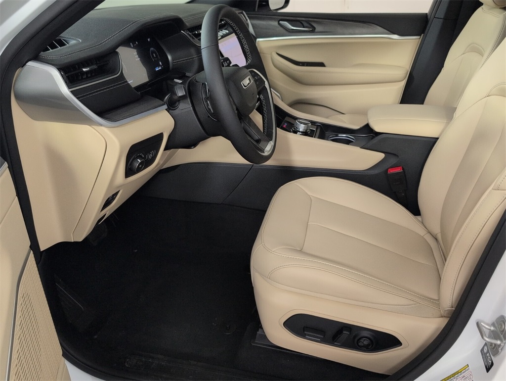 new 2025 Jeep Grand Cherokee car, priced at $41,865
