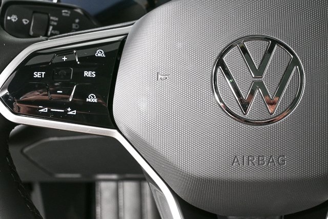 new 2025 Volkswagen ID.4 car, priced at $53,806