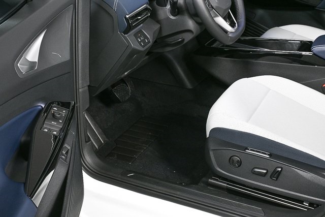 new 2025 Volkswagen ID.4 car, priced at $53,806