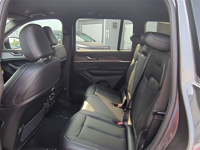 new 2025 Jeep Grand Cherokee car, priced at $40,195