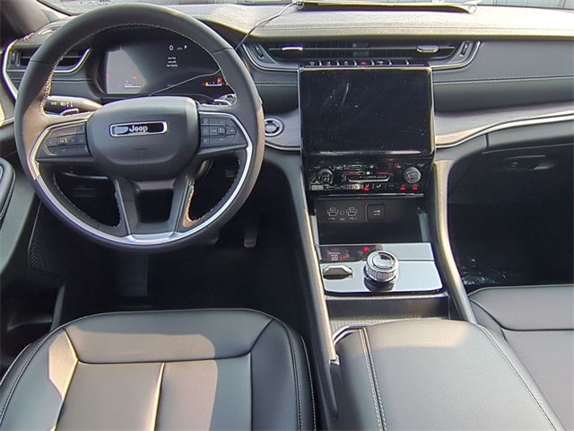 new 2025 Jeep Grand Cherokee car, priced at $40,195