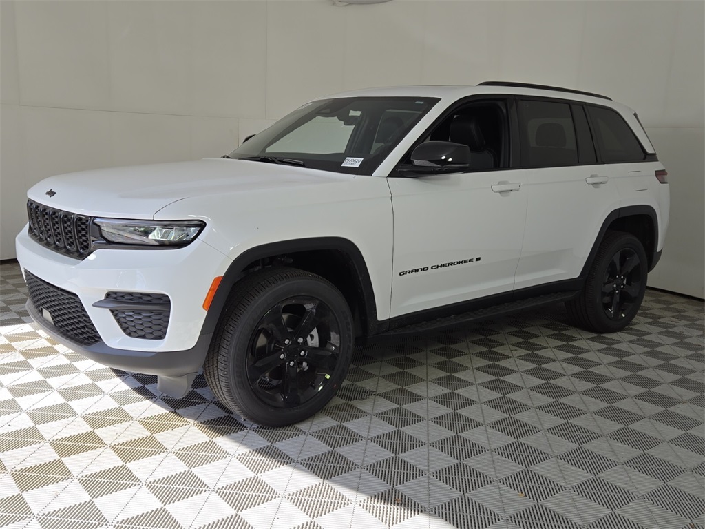 new 2025 Jeep Grand Cherokee car, priced at $37,955