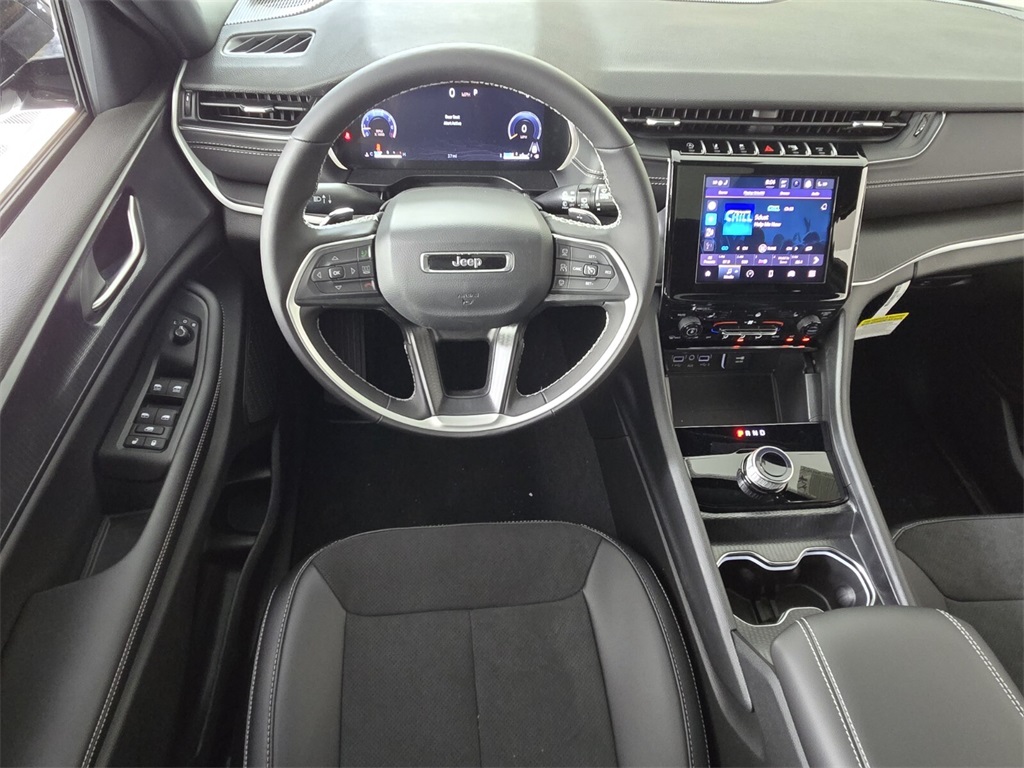 new 2025 Jeep Grand Cherokee car, priced at $37,955