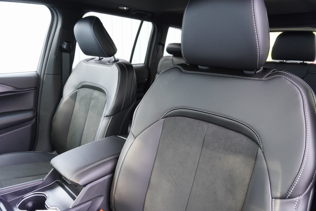 new 2025 Jeep Grand Cherokee car, priced at $40,210
