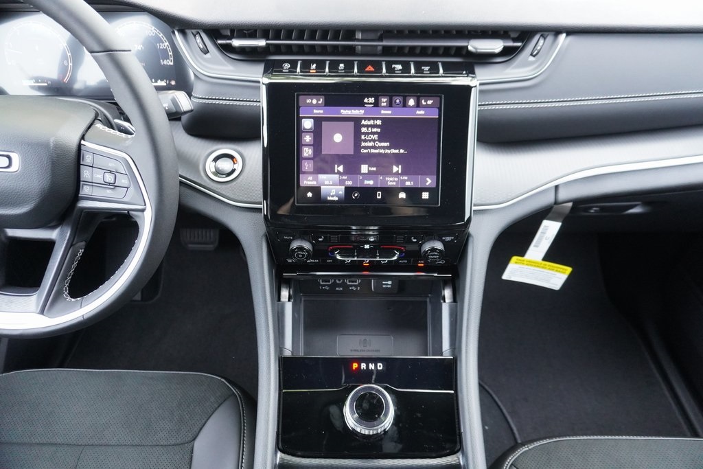 new 2025 Jeep Grand Cherokee car, priced at $40,210